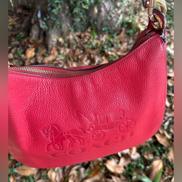 Coach  Red Shoulder hobo Bag wt horse & carriage logo . - Picture 4 of 16